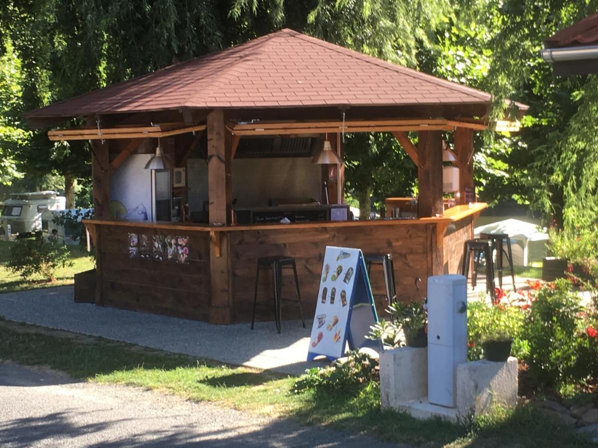 Camping Les Etoiles Saint-Sornin-Lavolps Exterior photo