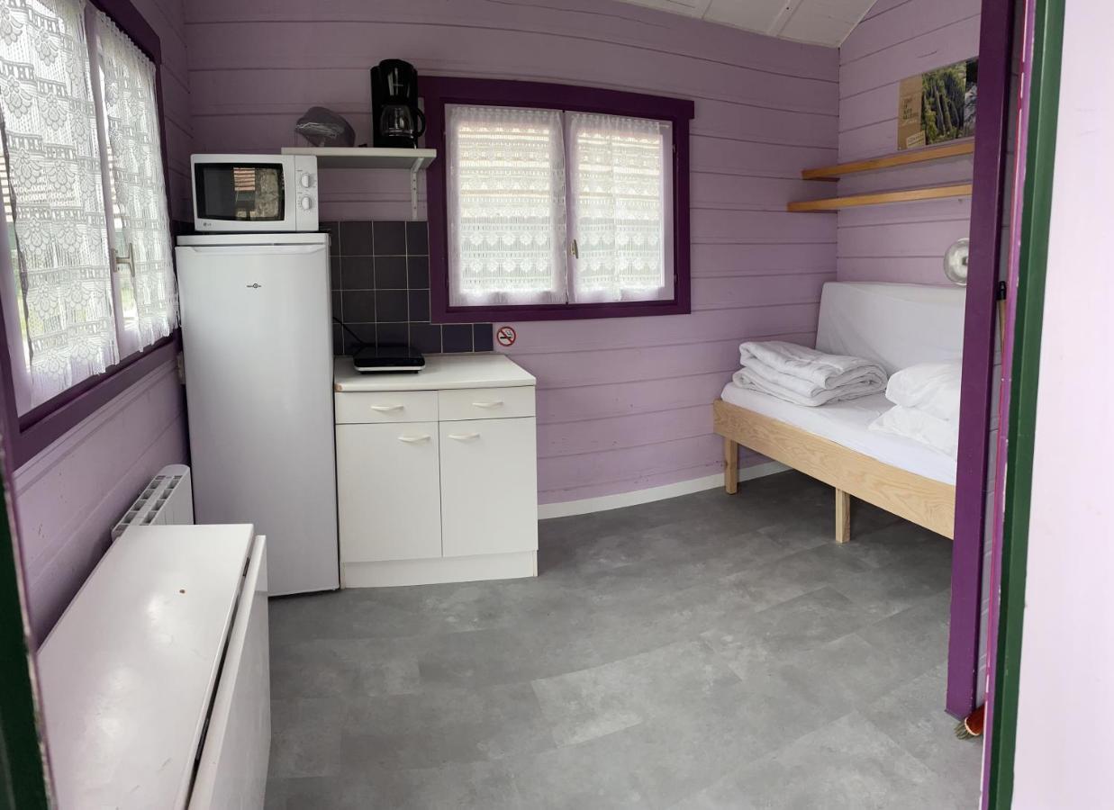 Camping Les Etoiles Saint-Sornin-Lavolps Exterior photo