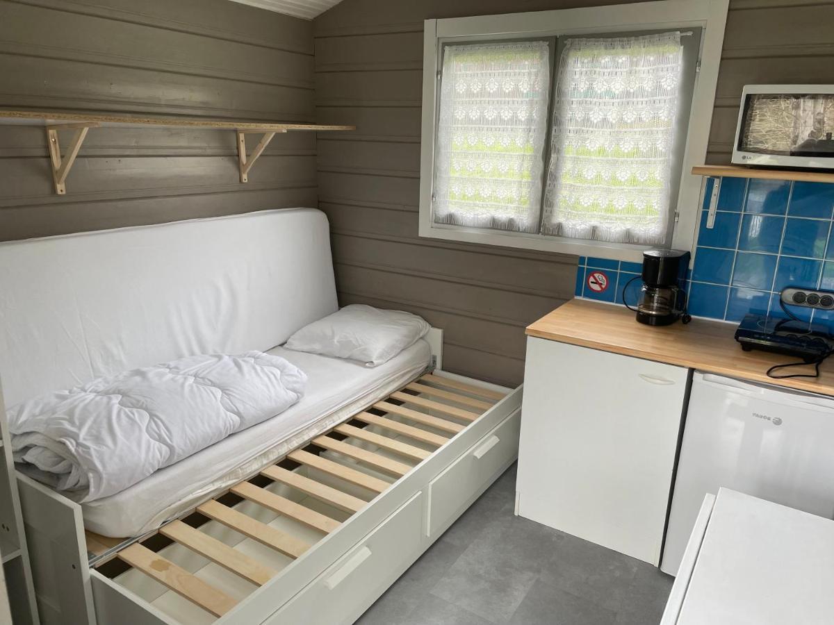 Camping Les Etoiles Saint-Sornin-Lavolps Exterior photo