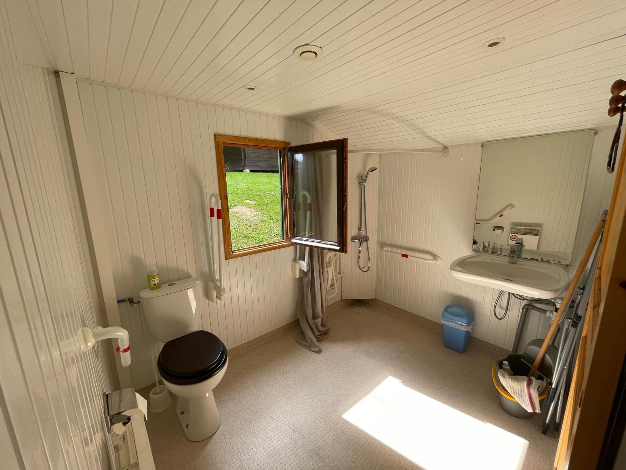 Camping Les Etoiles Saint-Sornin-Lavolps Exterior photo